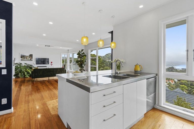 Photo of property in 22 Fairview Crescent, Kelburn, Wellington, 6012