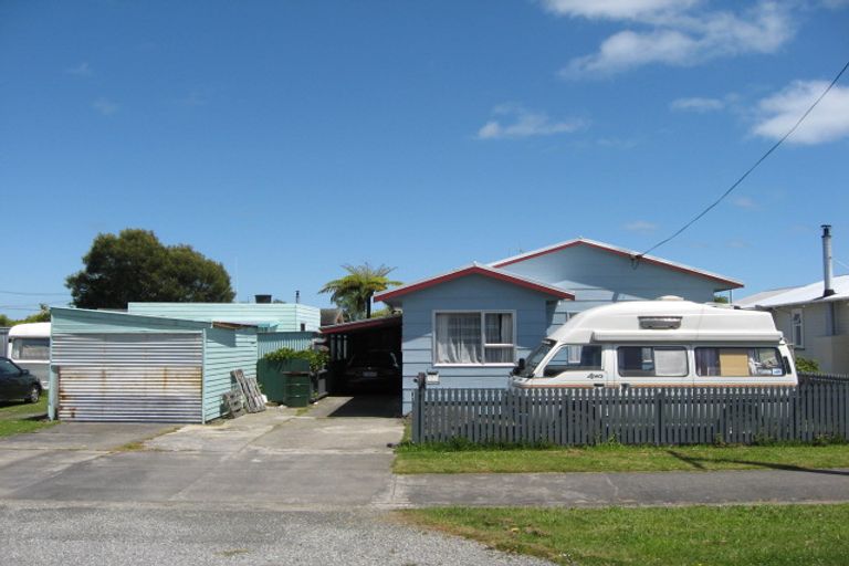 Photo of property in 14 Romilly Street, Westport, 7825