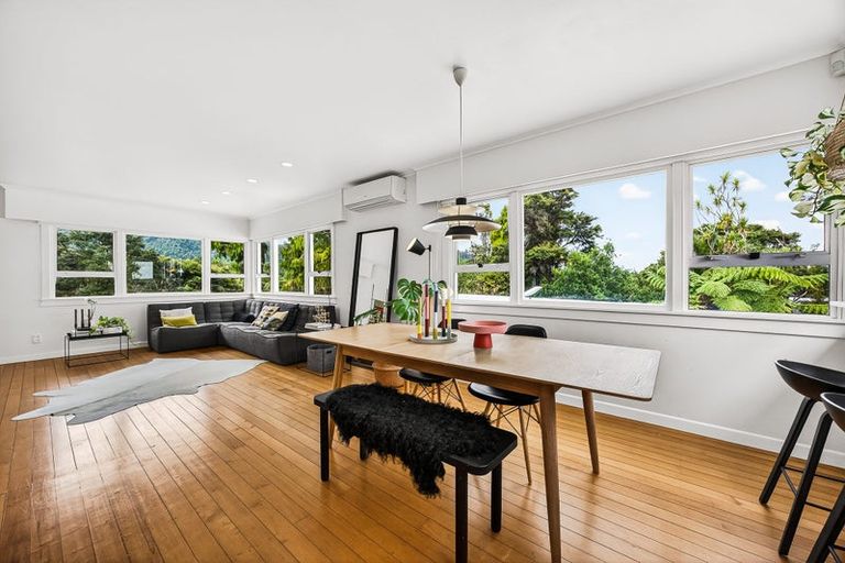 Photo of property in 6 Walker Road, Henderson Valley, Auckland, 0612