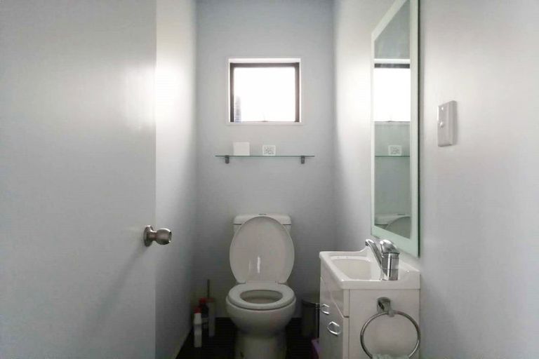 Photo of property in 30 Forest Hill Road, Henderson, Auckland, 0612