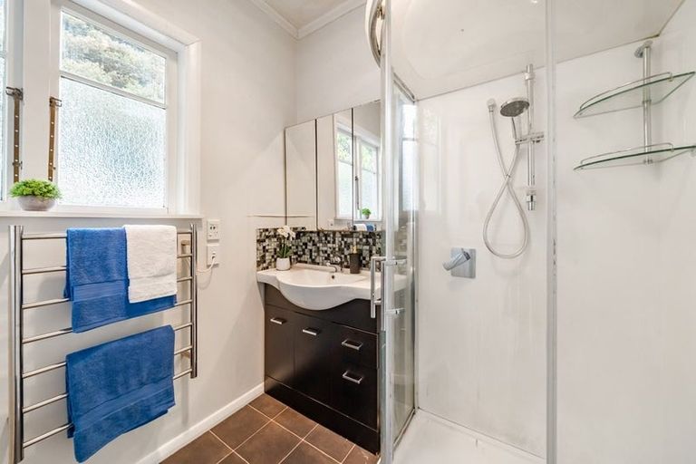 Photo of property in 2 Wood Street, Wallaceville, Upper Hutt, 5018