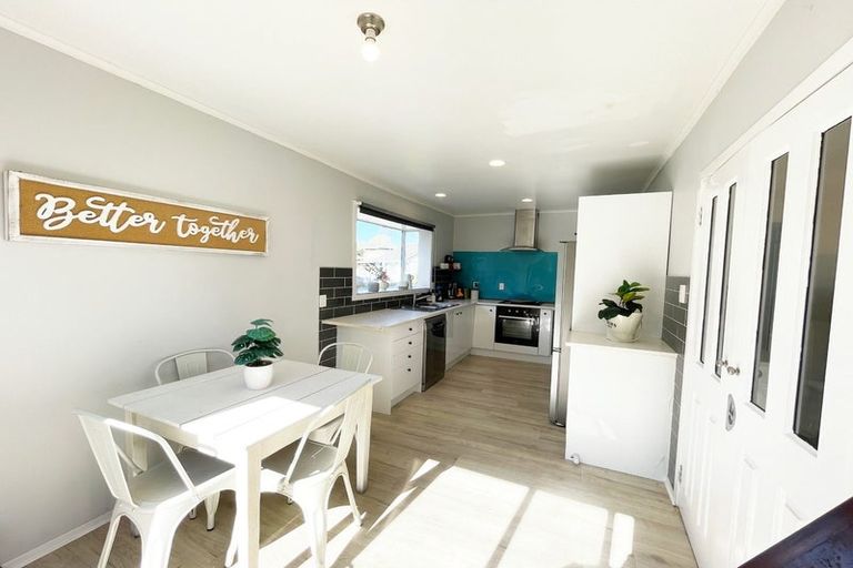 Photo of property in 921 Whangaparaoa Road, Manly, Whangaparaoa, 0930