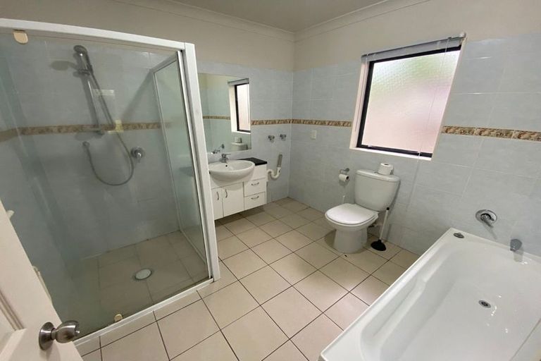 Photo of property in 44 Larne Avenue, Pakuranga Heights, Auckland, 2010