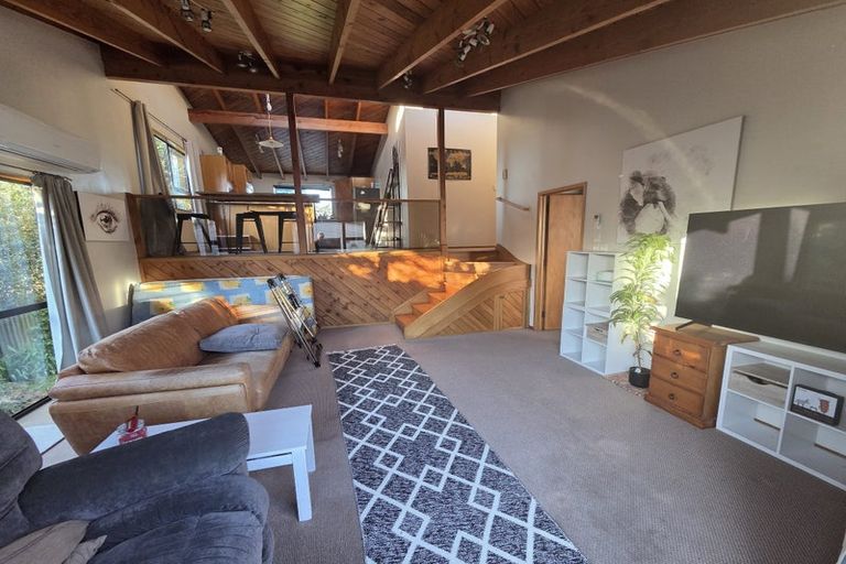 Photo of property in 8 Churchouse Road, Greenhithe, Auckland, 0632
