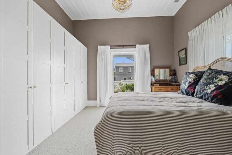 Photo of property in 18 Morley Street, New Plymouth, 4310