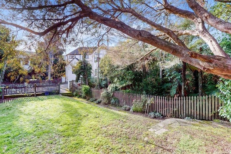 Photo of property in 221c Karori Road, Karori, Wellington, 6012