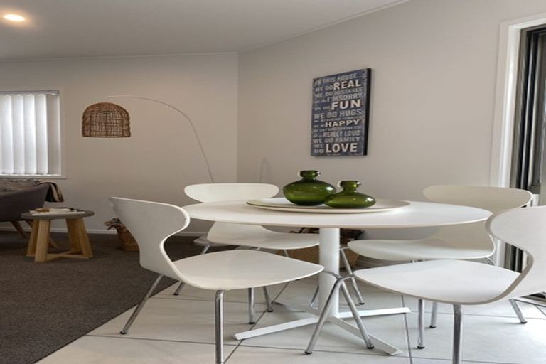 Photo of property in 8 Diosma Place, Botany Downs, Auckland, 2010