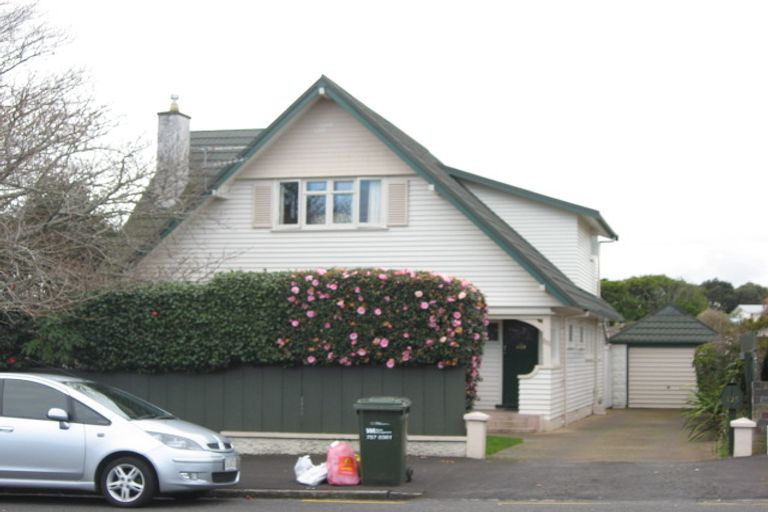 Photo of property in 125 Carrington Street, Lower Vogeltown, New Plymouth, 4310