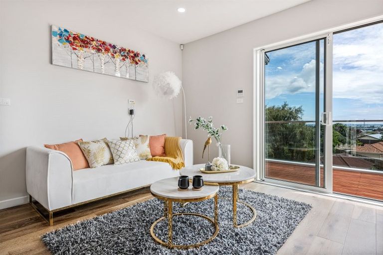 Photo of property in 23 Bartells Drive, Goodwood Heights, Auckland, 2105