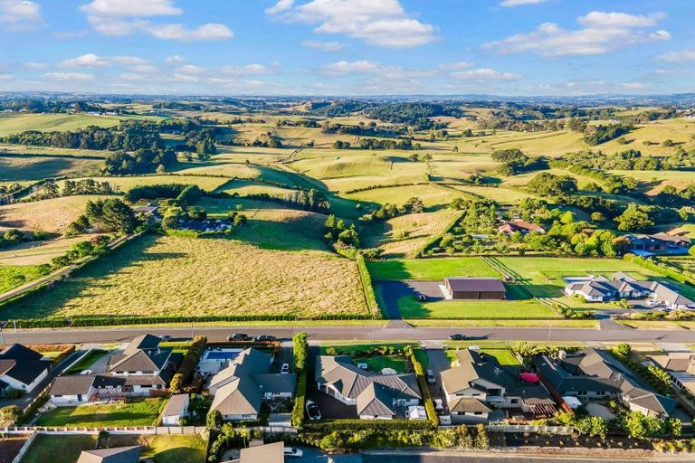 Photo of property in 22 Grace James Road, Pukekohe, 2120