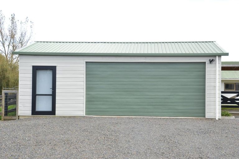 Photo of property in 580 Burtt Road, Runciman, Drury, 2578