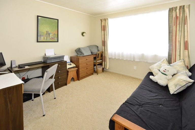 Photo of property in 25 Allington Road, Massey, Auckland, 0614
