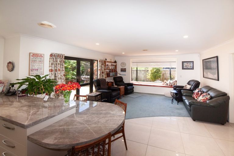Photo of property in 6 Derry Hill, Churton Park, Wellington, 6037