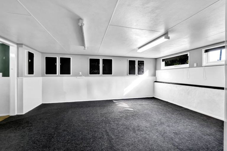 Photo of property in 402 South Road, Hawera, 4674