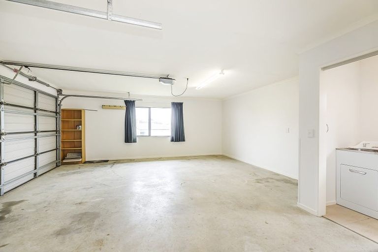 Photo of property in 52 Miles Crescent, Newlands, Wellington, 6037