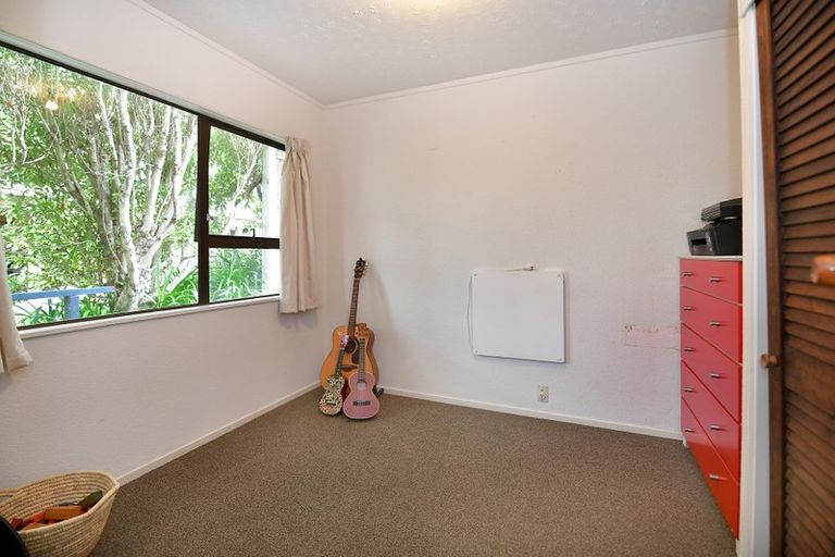 Photo of property in 10 Elliston Crescent, Stanmore Bay, Whangaparaoa, 0932