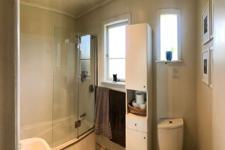 Photo of property in 5 Duncan Avenue, Te Atatu South, Auckland, 0610