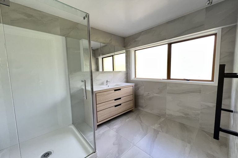 Photo of property in 71 Prince Regent Drive, Half Moon Bay, Auckland, 2012