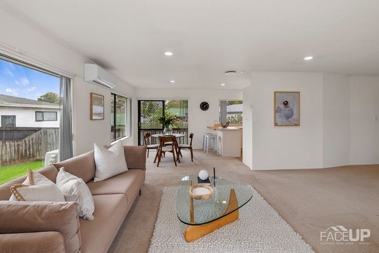 Photo of property in 14 Milan Drive, Glen Eden, Auckland, 0602