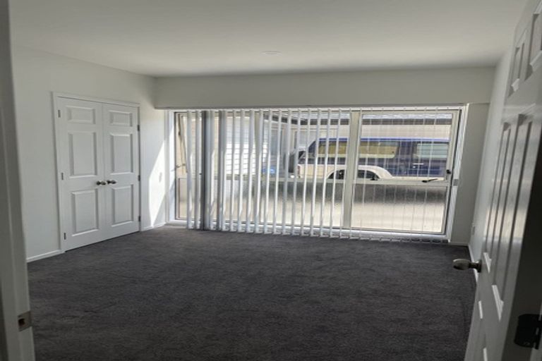 Photo of property in 56 Prince Regent Drive, Half Moon Bay, Auckland, 2012