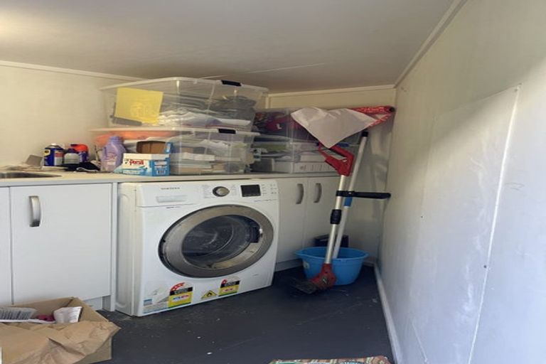 Photo of property in 92 Kelburn Parade, Kelburn, Wellington, 6012