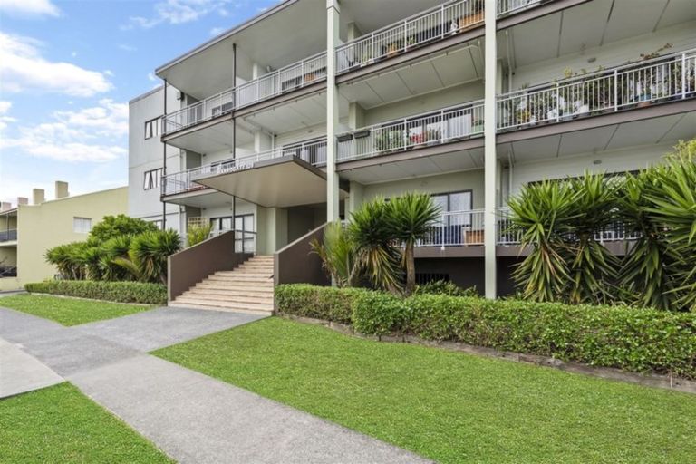 Photo of property in 7/128 Stancombe Road, Flat Bush, Auckland, 2016
