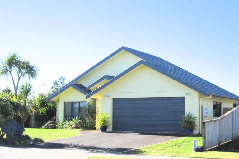 Photo of property in 13 Fendalton Drive, Rototuna, Hamilton, 3210