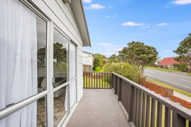 Photo of property in 40 Omapere Street, Whitby, Porirua, 5024