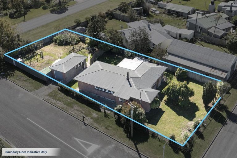 Photo of property in 1 Lowry Street, Waiau, 7332