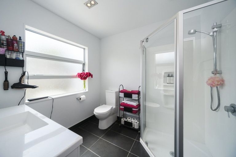 Photo of property in 2 Chestnut Close, Kelvin Grove, Palmerston North, 4414