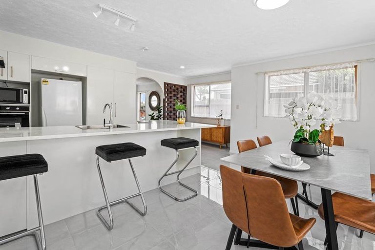 Photo of property in 3 Cheam Place, Pakuranga Heights, Auckland, 2010