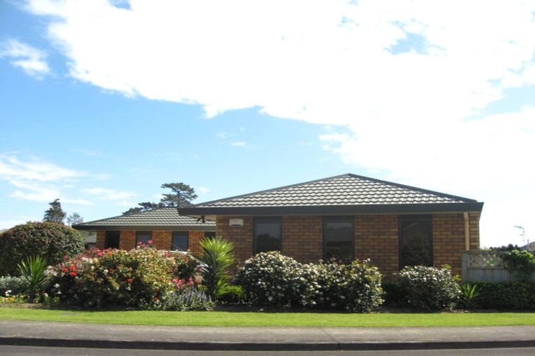 Photo of property in 6 Royal Heights, Glen Avon, New Plymouth, 4312