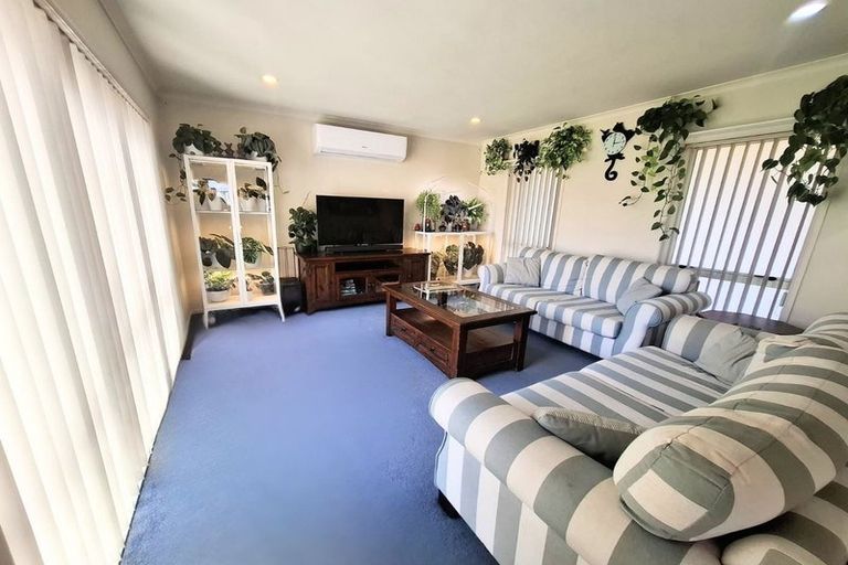 Photo of property in 21 Meridian Court, Oteha, Auckland, 0632