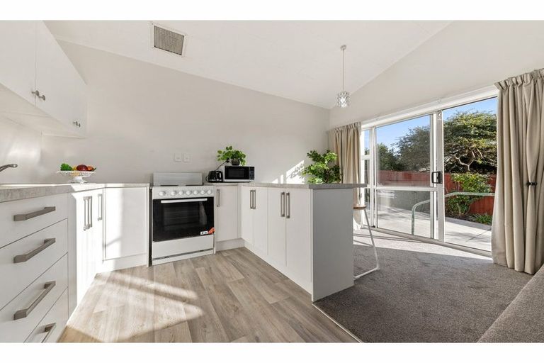 Photo of property in 1/61 Landsdowne Terrace, Cashmere, Christchurch, 8022