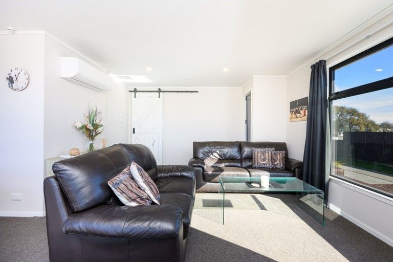 Photo of property in 7 Colonial Place, Kelvin Grove, Palmerston North, 4414