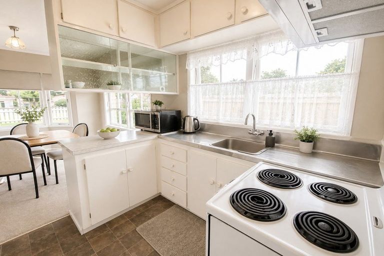 Photo of property in 1/2 Onslow Road, Papakura, 2110