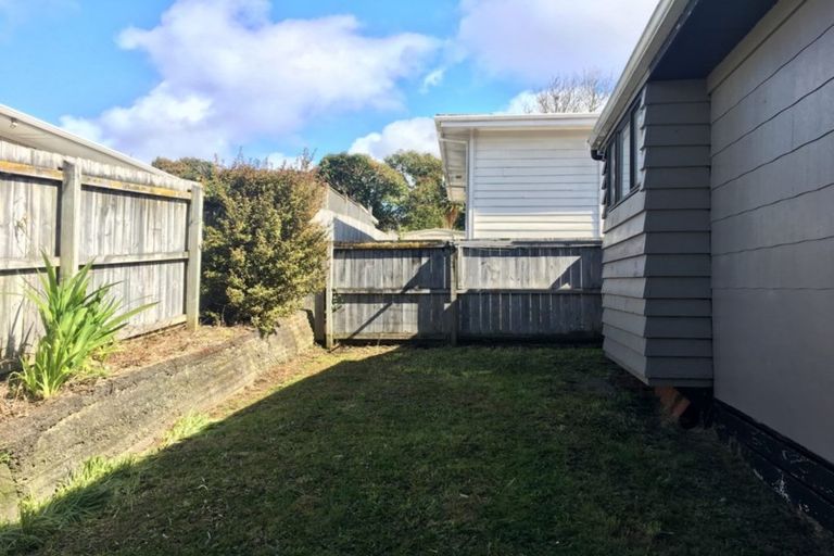 Photo of property in 213 Portage Road, Green Bay, Auckland, 0604