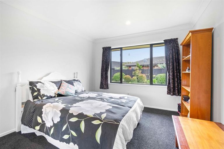 Photo of property in 10 John Morel Place, Parklands, Christchurch, 8083