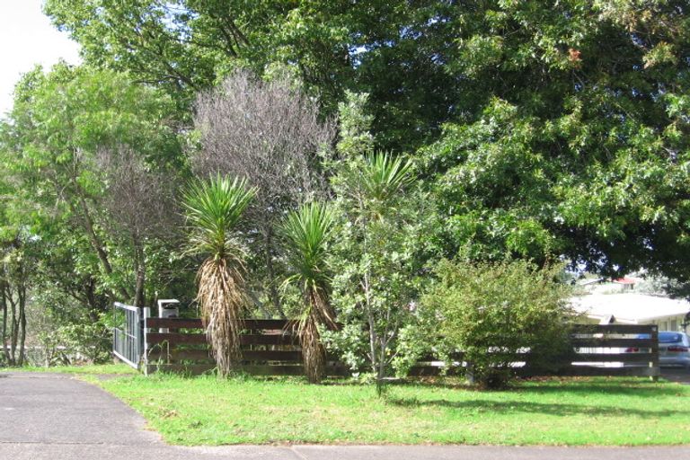 Photo of property in 16 Aquarius Avenue, Glen Eden, Auckland, 0602