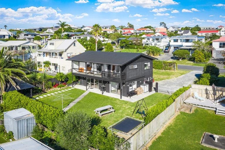 Photo of property in 10 Hinemoa Place, Snells Beach, 0920