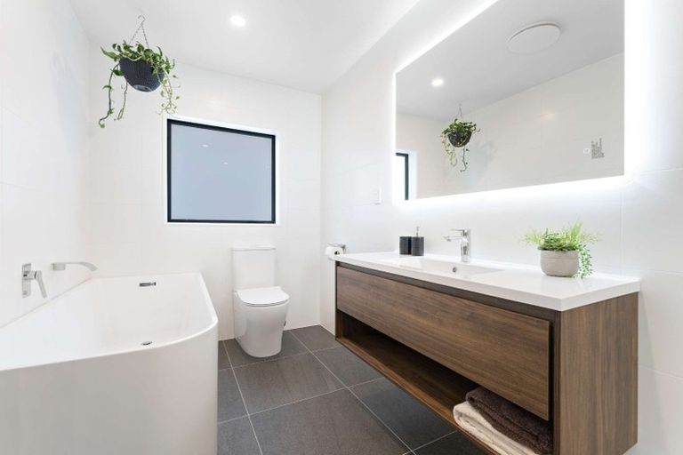 Photo of property in 305a Albany Highway, Rosedale, Auckland, 0632