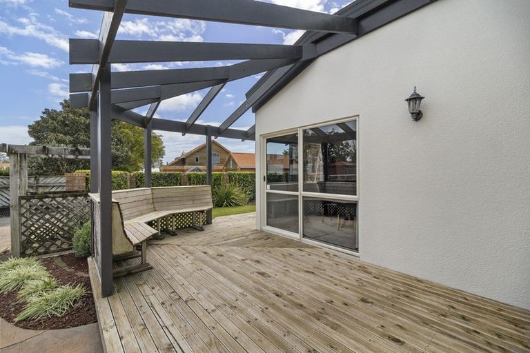 Photo of property in 17d Kinross Drive, Merrilands, New Plymouth, 4312