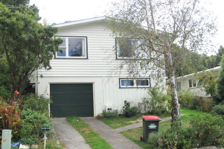 Photo of property in 18 Deller Grove, Silverstream, Upper Hutt, 5019