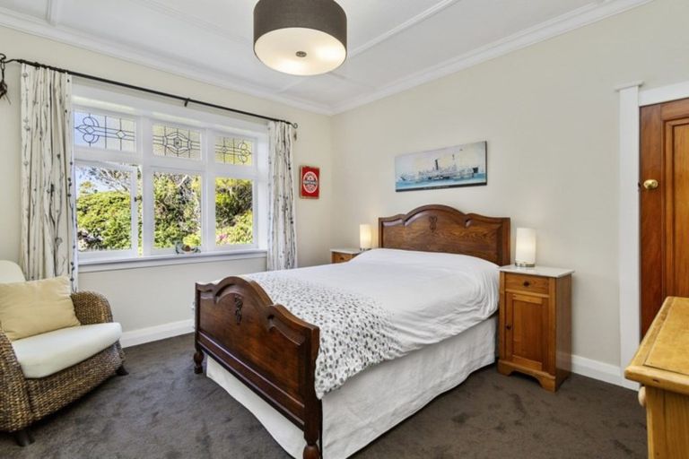 Photo of property in 17 Saint Albans Grove, Woburn, Lower Hutt, 5010