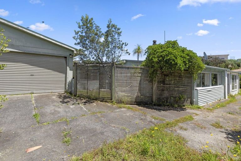 Photo of property in 26 Kent Avenue, Waitarere Beach, Levin, 5510