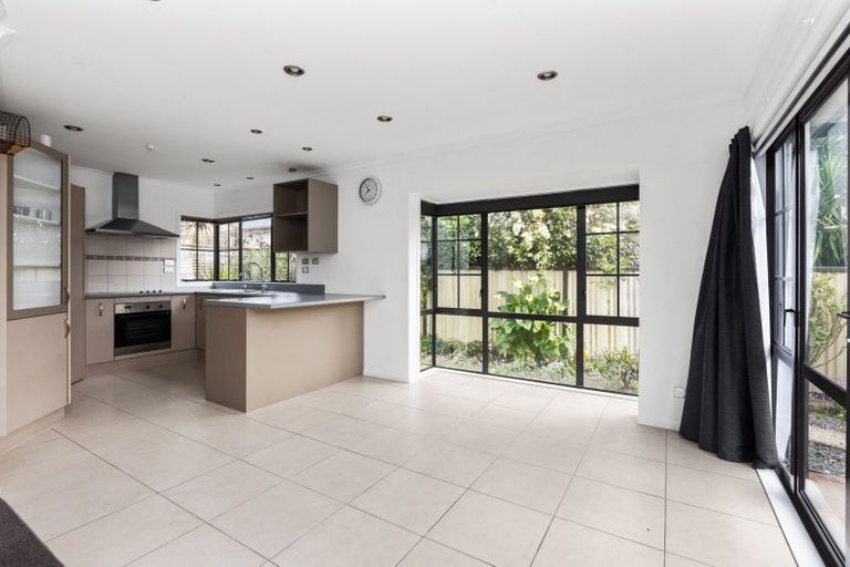 Photo of property in 806a Grove Road, Mayfair, Hastings, 4122