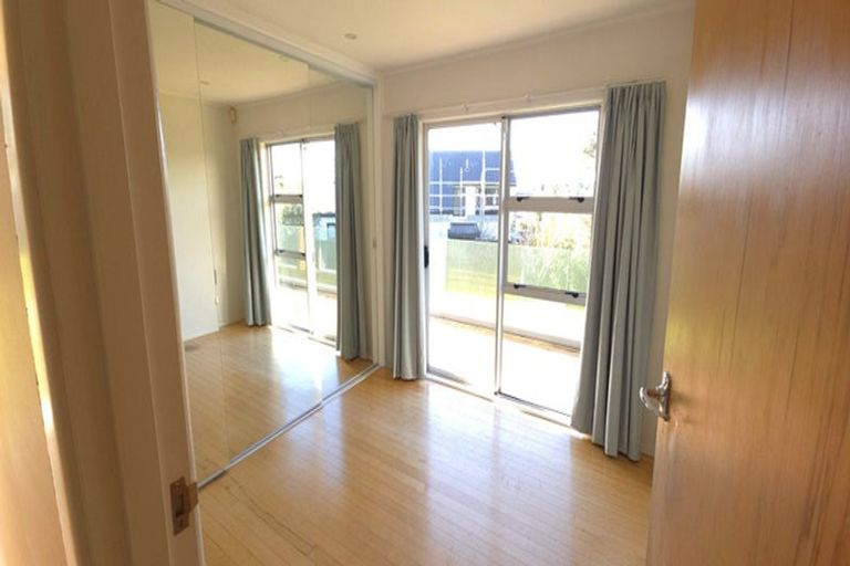 Photo of property in 5 Paulange Place, Pakuranga Heights, Auckland, 2010
