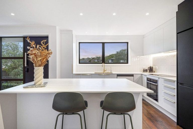 Photo of property in 48 Sylvia Road, Hillcrest, Auckland, 0627