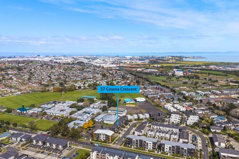 Photo of property in 37 Cessna Crescent, Mangere, Auckland, 2022