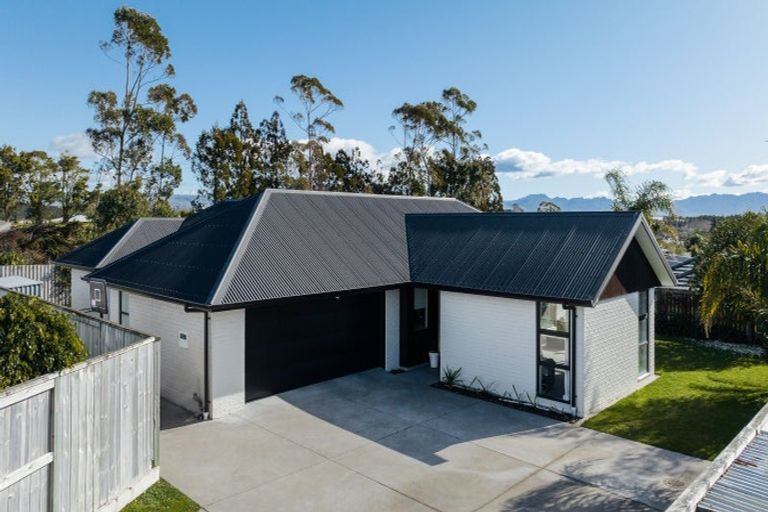 Photo of property in 18 Charlotte Drive, Omokoroa, 3114